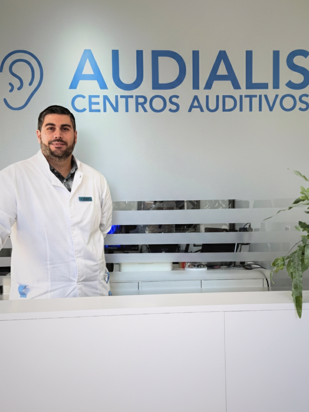 Samuel Cazorla presenta la recepción de su centro auditivo Audialis en Sevilla
